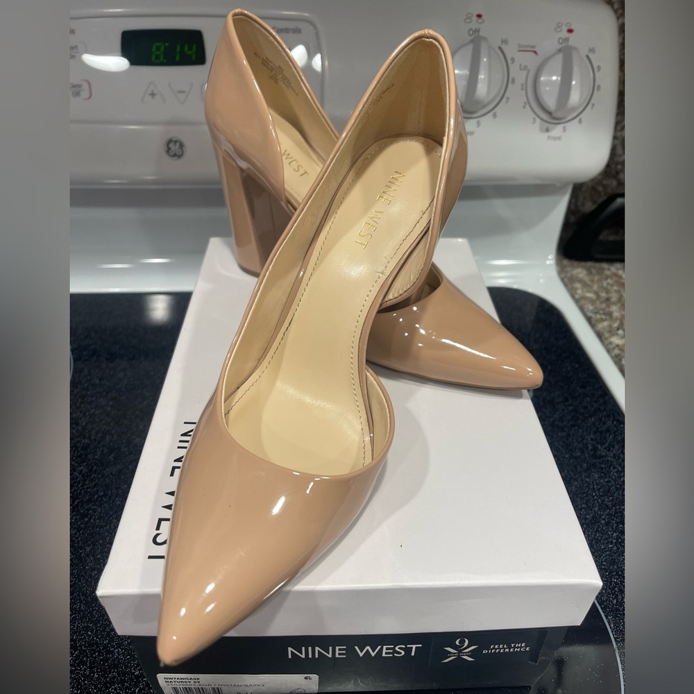 Nine West high heels, nude color, size 8, only wear twice, like new